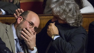 Anche il mite Vito Crimi si ribella a Grillo: non darò a Rousseau l'elenco degli iscritti per la tua votazione