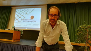 Il figlio sta male dopo il vaccino Pfizer, la scoperta del farmacista: ecco cosa dicono le analisi