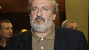 Ecco il bus speciale di Emiliano per gli immigrati. Così promuove l'apartheid e il razzismo