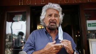 Colpo di scena, Grillo sospende tutto e nomina sette saggi