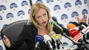 Il manifesto della vergogna contro la Meloni: A Piazzale Loreto.... La sinistra tace, immagini choc - FOTO