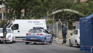 Morta di overdose. Era la compagna dell'uomo trovato cadavere nella valigia