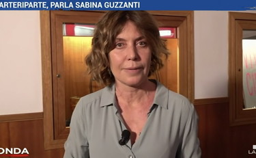 Sabina Guzzanti non le perdona niente. Gelo totale con Concita De Gegorio