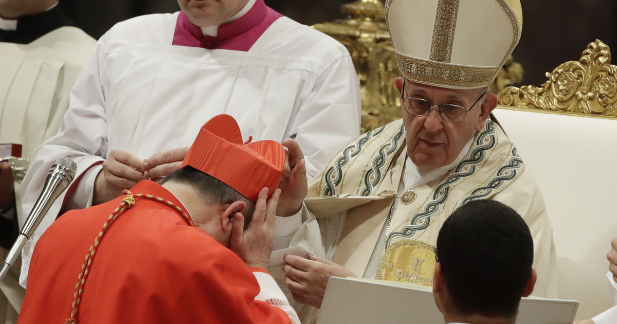 Scandalo in Vaticano, il cardinale Becciu a processo: "Magistrati porci". Soldi della carità ad amici e parenti - Vimarsana News