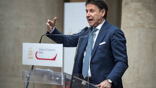 Conte fa il duro con Grillo: nessun passo indietro, non c'è spazio per la diarchia. L'incubo di Giuseppi