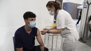 La variante Delta fa paura, Letta vuole il vaccino obbligatorio