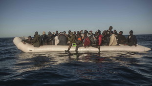 La minaccia dell'Ong all'Italia sui migranti: sbrigatevi o facciamo sbarcare 572 clandestini