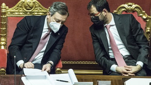 L'avvertimento di Draghi che fa tremare il M5S: “Se lo fate me ne ricorderò...”