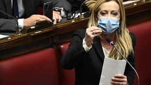 “Conte chi?”. Meloni sbeffeggia i grillini: bluff svelato, nessun futuro