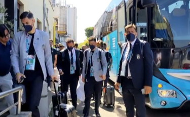 Gli azzurri lasciano Coverciano, da Firenze per Londra