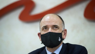 Letta a caccia di un'altra poltrona. Si candida per un posto alla Camera: ora non c'è il virus?