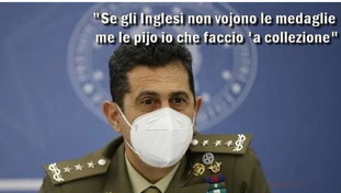 Datemi le medaglie e io vi vaccino. Osho scatenato su Figliuolo pigliatutto