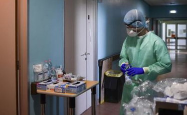 Covid: Swg, 42% italiani ritiene probabile contagio, 20% preoccupato