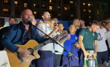 Sangiorgi canta con gli Azzurri, Ciro Immobile è scatenato