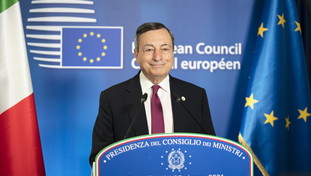 Pd e M5S vogliono accoltellare Draghi alle spalle. Finita la luna di miele: pronta la via di fuga