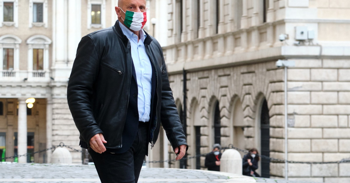 Roma, la denuncia di Fabio Rampelli: "Class action dei cittadini contro la sindaca Raggi" - Vimarsana News