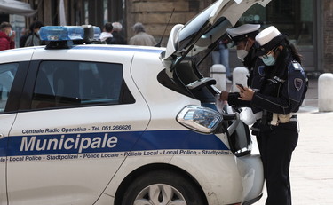 Permessi falsi per immigrati veri, smantellata la banda