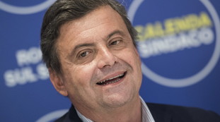 Stadio della Roma affossato dal M5s, così Calenda disintegra la Raggi