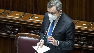 Braccio di ferro sui colori del Covid. Spaccatura Draghi-Regioni, estate addio?