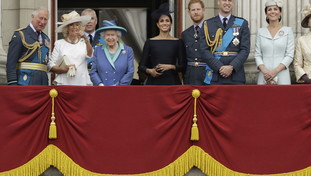 Harry si scava la fossa, ma Camilla potrebbe non diventare regina. Oscurato il giubileo di platino?