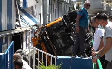 Precipita bus a Capri, morto l'autista, diversi feriti