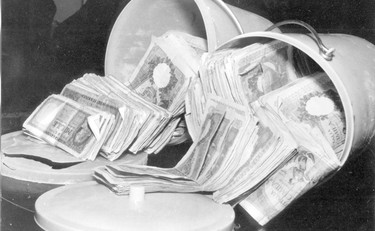 L'affarone della mamma dell'ex ministro: ecco come ha fregato gli economisti