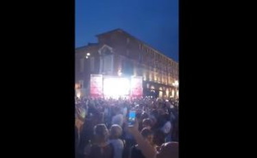 Scatta la protesta, a Torino migliaia in piazza contro il green pass