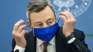 Draghi non si fida del green pass e pretende il tampone per la conferenza