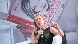 Meloni a valanga su Draghi: inquietanti parole di terrore, costrizione subdola sul vaccino