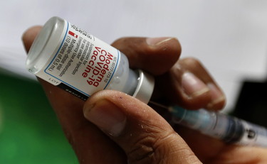 Vaccino per gli adolescenti, l'Ema dà il via libera a Moderna