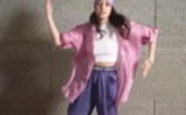 Il tutorial di Giulia Stabile è pazzesco. Ecco come si balla Malibù. Facile no? | VIDEO