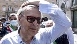 Anche Sgarbi contro il green pass: Una fascistata arcaica