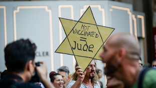 No green pass, basta dittatura sanitaria. È rivolta contro Draghi e i virologi