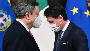Conte prova a mettere Draghi con le spalle al muro: O si cambia o leviamo la fiducia. Ma SuperMario se ne frega