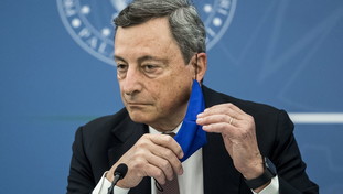 Travaglio choc su Draghi: figlio di papà che non capisce un cazzo. Ma Supermario ha perso il padre a 15 anni