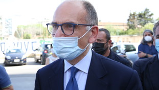 Il Pd farà campagna elettorale contro i candidati non vaccinati: l'idea di Letta