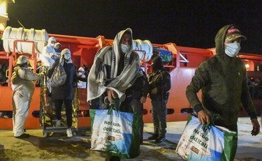 La grande fuga: dalla Tunisia all'Italia con rischio collasso