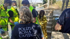 Tenta il suicidio e si getta nel Tevere: salvata dalla Polizia
