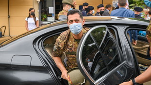 Pronta l'operazione di vaccino di massa ai giovani: hub nelle scuole e studenti protetti