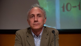 Travaglio disintegrato negli Usa: profondi legami con i magistrati e megafono delle calunnie del M5S