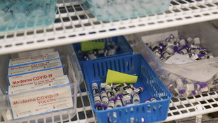 Scherzetto Pfizer e Moderna: salgono i prezzi dei vaccini. Grandi affari di Big Pharma