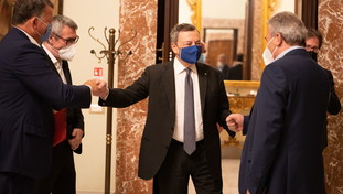 L'Italia come l'Arabia Saudita. Barricate sei sindacati sul green pass per i lavoratori