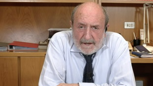 Bordate filosofiche sul green pass! Galimberti contro Cacciari: narcisista