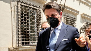 Il 'vaffa' degli attivisti a Conte. Scissione nella notte delle 5Stelle cadenti