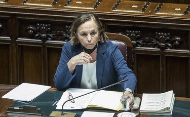 La Lamorgese trasforma il green pass in una perdita di tempo e fa a pezzi i controlli