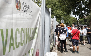 Eritema e malattie renali, Ema valuta i nuovi eventi avversi dei vaccini