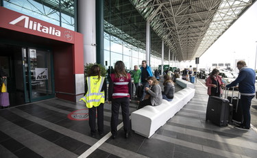 Atterrato aereo militare da Kabul, a Roma sbarcano 70 italiani