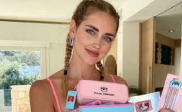 Chiara Ferragni punta sulla scuola, quanto costa la collezione griffata
