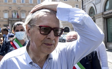 Donne col velo a Sutri, l'ultima provocazione del mullah Sgarbi