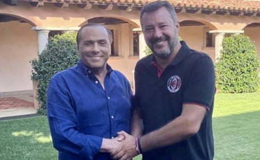 È un fotomontaggio! Berlusconi ringiovanito scatena i complottisti